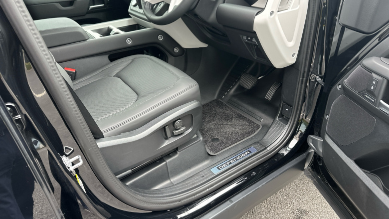 Land Rover Defender 3.0 D350 X-Dynamic SE 110 5dr Auto Diesel Estate